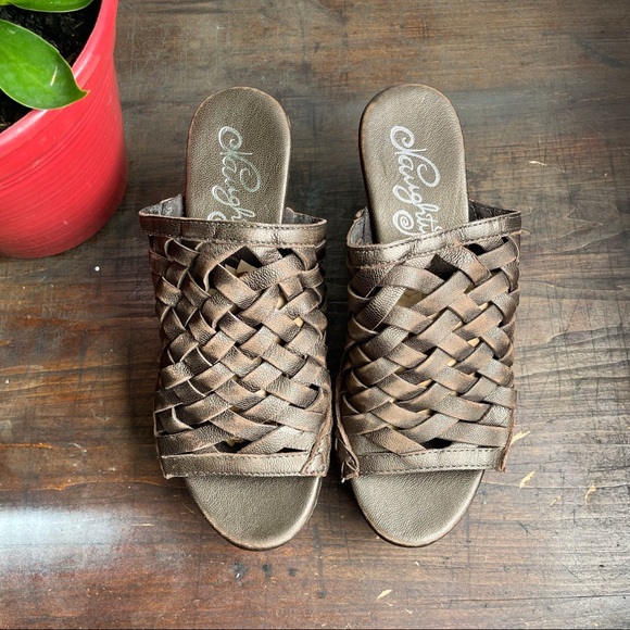 Naughty Monkey Fringe Benefit Wooden Platform Clog - Picture 4 of 12